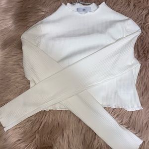 Cute white long-sleeve crop top